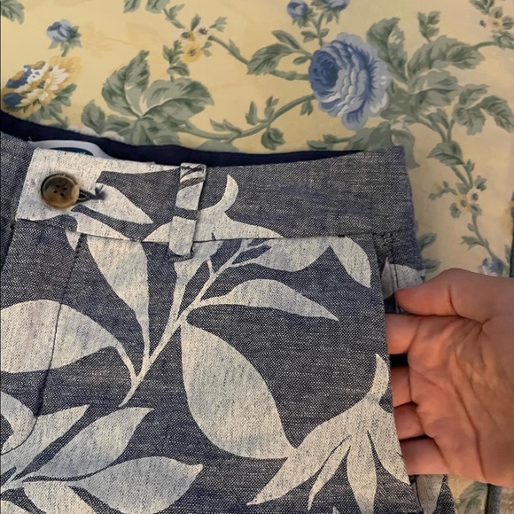 Old Navy Everyday Short - Picture 2 of 4